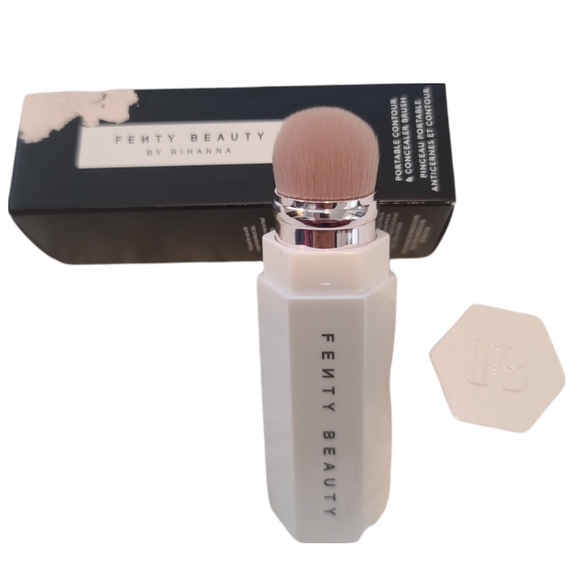 Fenty Beauty Makeup Fenty Beauty Portable Contour Concealer Brush